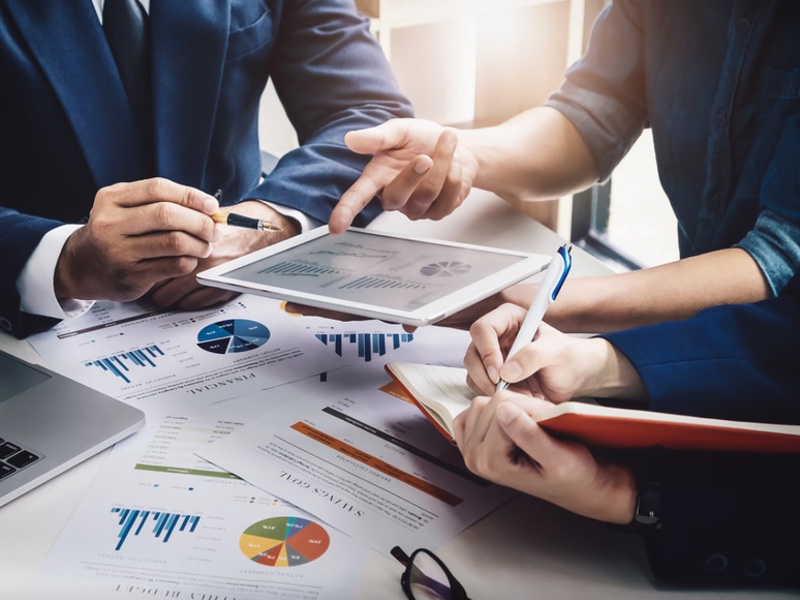 business finance, accounting, contract, advisor investment consulting marketing plan for the company with using tablet and computer technology in analysis.
