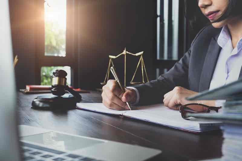 Как происходит конфиденциальность информации при работе с юристом?