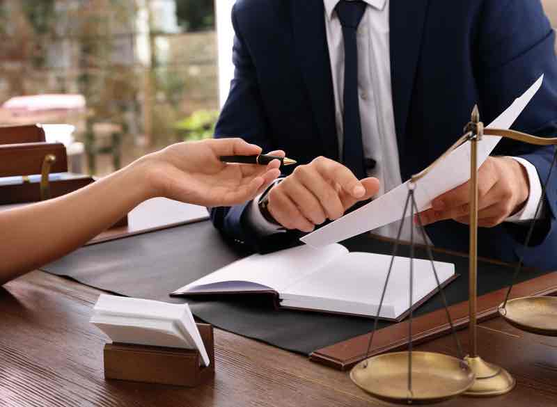 Каковы основные этапы и процедуры при работе с юристом?